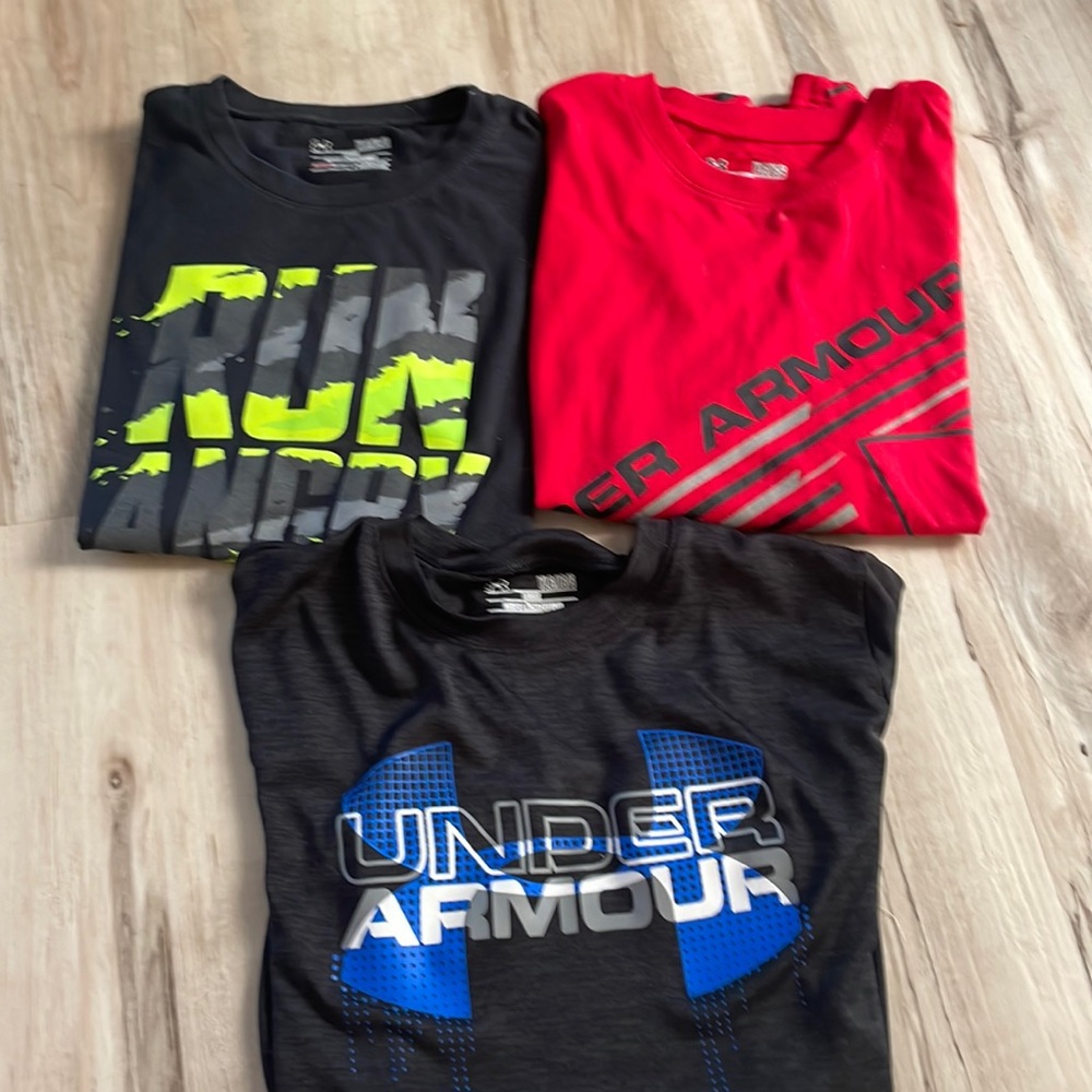 Lot of 3 under armour shirts sz YLG
